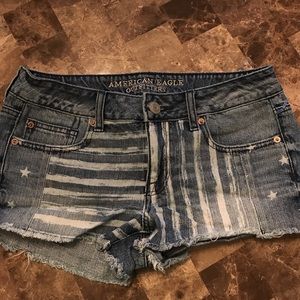 Denim American Eagle shorts.